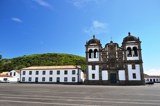Câmara de Angra financia obras na Igreja de São João Baptista