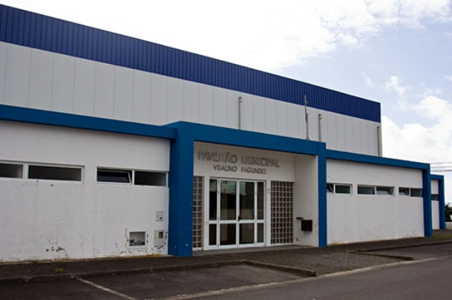 Câmara da Praia encerra Pavilhão Desportivo da Fonte do Bastardo
